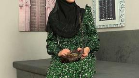 ”An angry hubby found a lot of money with his hijab wifey”