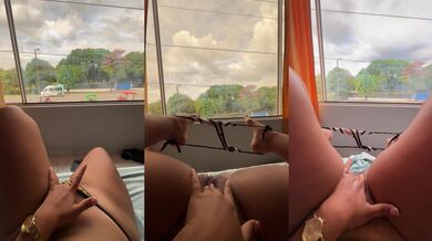 fui a un hotel con ventana a la calle y es divertido sentir orgasmos mientras la gente pasa