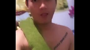 Trai mang sịp h&iacute_t đất :))