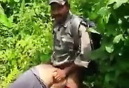 Interraciaal bareback, outdoors, military – homo's die anaal worden geneukt