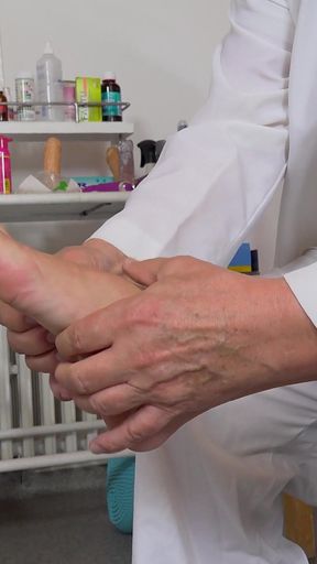 Silicone Bombshell Barbie Esm Came to Show Her New Tits