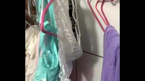 美容師內褲故意曬在浴室,都給客人欣賞打手槍