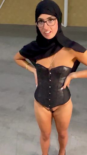 Muslim Wife Gets Fucked in the Car Park