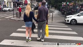 me promenant sur paris avec cet amant en jupe plutot courte.. les parisiens ...