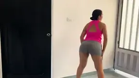 Amateur Latina girlfriend gives a sweaty workout head to her gym bro.