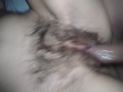 Creampie en su coño peludo
