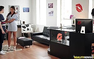 Sneaky salon, Kiki Minaj, Georgie Lyall