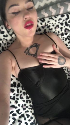 Hot Pussy First Opens Her Mouth, Then Puts a Hole for a Dick!
