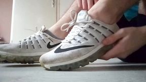 Teenager Nike Air Shoeplay