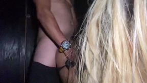 levando pica e bebendo leite na balada