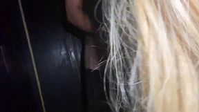 levando pica e bebendo leite na balada