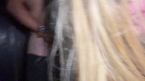 levando pica e bebendo leite na balada