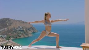 Bored Rich Girl Gapes for Personal Trainer on Vacation