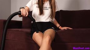Melanie Vacuuming Herself - Hose Fetish - HD MP4