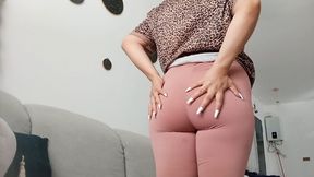 Cute Pawg farting in leggings