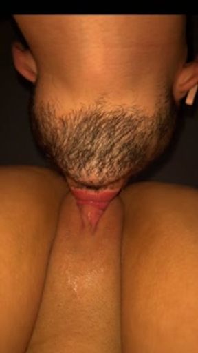 ASMR sucking the wet pussy, I go crazy when he sucks me like that on all fours 🥵😮‍💨💦