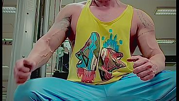 Heterosexual mexicano exhibi&eacute_ndose por dinero con su pene enjaulado y meti&eacute_ndose un enorme dildo en su culo virgen y apretado