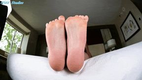 Peachy and her soft peachy feet! Part 2 - MP4