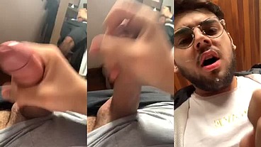 GOZANDO NA PRÓPRIA BOCA