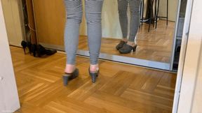 MOCKING KYLIES BIG FEET - MOV HD