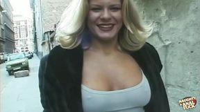 Super sexy Silvia presents herself then welcomes double-penetrated by four big beefy bayonets