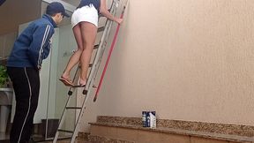 meu marido ficou espiando eu seduzir e trepar com o pintor da nossa casa