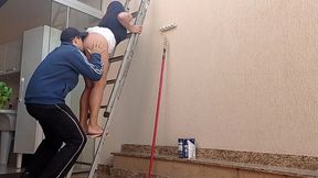 meu marido ficou espiando eu seduzir e trepar com o pintor da nossa casa