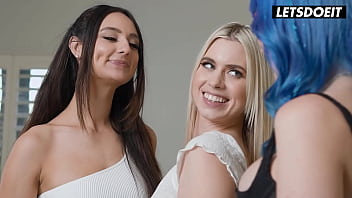 Brunette babe Eliza Ibarra seduces Jill Kassidy & Jewelz Blu in lesbian fuck