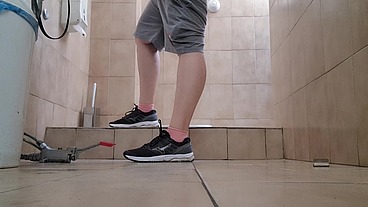 Best pisses and farts of 2023 in public bars and public toilets