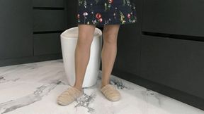 She tapped her toes nervously WMV FULL HD 1080p