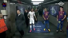 Jogadores do Barcelona co&ccedil_ando o saco