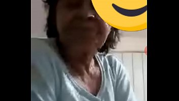 Mi abuelita no se aguanto la cuarentena y me hace una videollamada