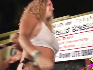 Spring Breakers Flashing Vagina in a Spring Break Contest