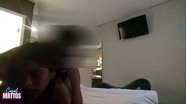 Meu corno pediu pra eu mamar e dar no motel pra um desconhecido que me fodeu gostoso