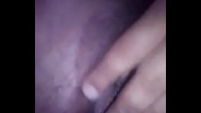 ANDREA EXHIBIENDO Y DEDEANDOSE SU PANOCHA