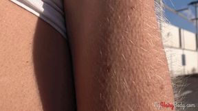 Titi's hairy body is exposed outdoors (HD quality)