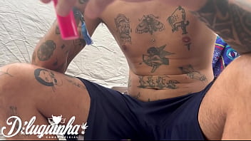 Aproveitando a festa rave da melhor maneira com direito a muita chupada na bucetinha