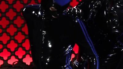 LATEX PUPPYPLAY DOMINATION