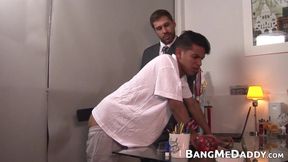 Young skinny ass nailed raw by mature gay after blowjob