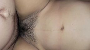 chica caliente de 18 anos folla mi gran polla recibiendo semen en el cono peludo