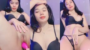This Slut Ready to Get Fucked by Showing Her Pussy