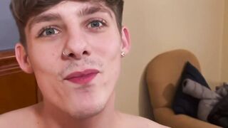 Twink Leo Summers enjoys being fucked and loves sucking cocks