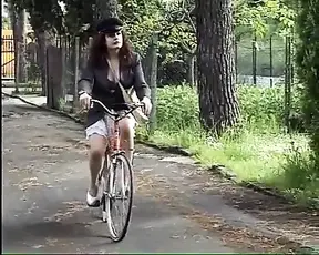 Horny Italian Jessica Rizzo gets a delivery with more than just mail inside