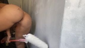 ruiva casada contrata um pintor e ele nao apareceu e ela mesma faz a pintura e quando o pintor aparece fode o cu da safada