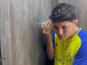 Descubro a mi pequeña hermanastra hablando con su novio y me la follo duro para guardar el secreto.