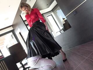 Ebony Liquid Her Latex Clutches #881