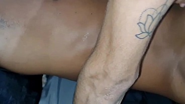Meu marido Guilherme Silva fudendo com outro dotado, um metendo no outro
