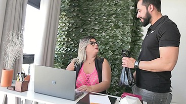 OFFICE BOY SE DANDO BEM COM A WIFE GOSTOSA