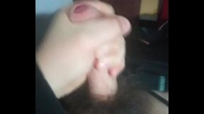 Me masturbo en el ba&ntilde_o