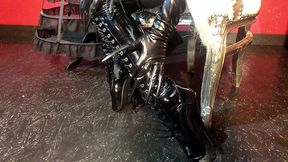 dominatrix frida in latex catsuit